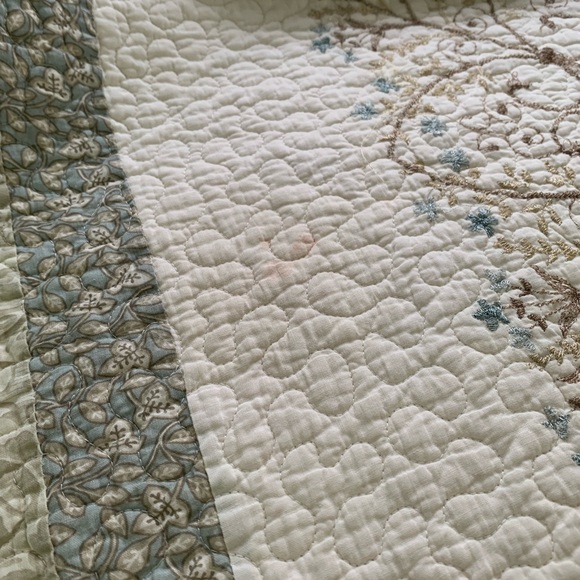 Home Classics Queen Quilt With Shams & Accent Pillow - Picture 10 of 11
